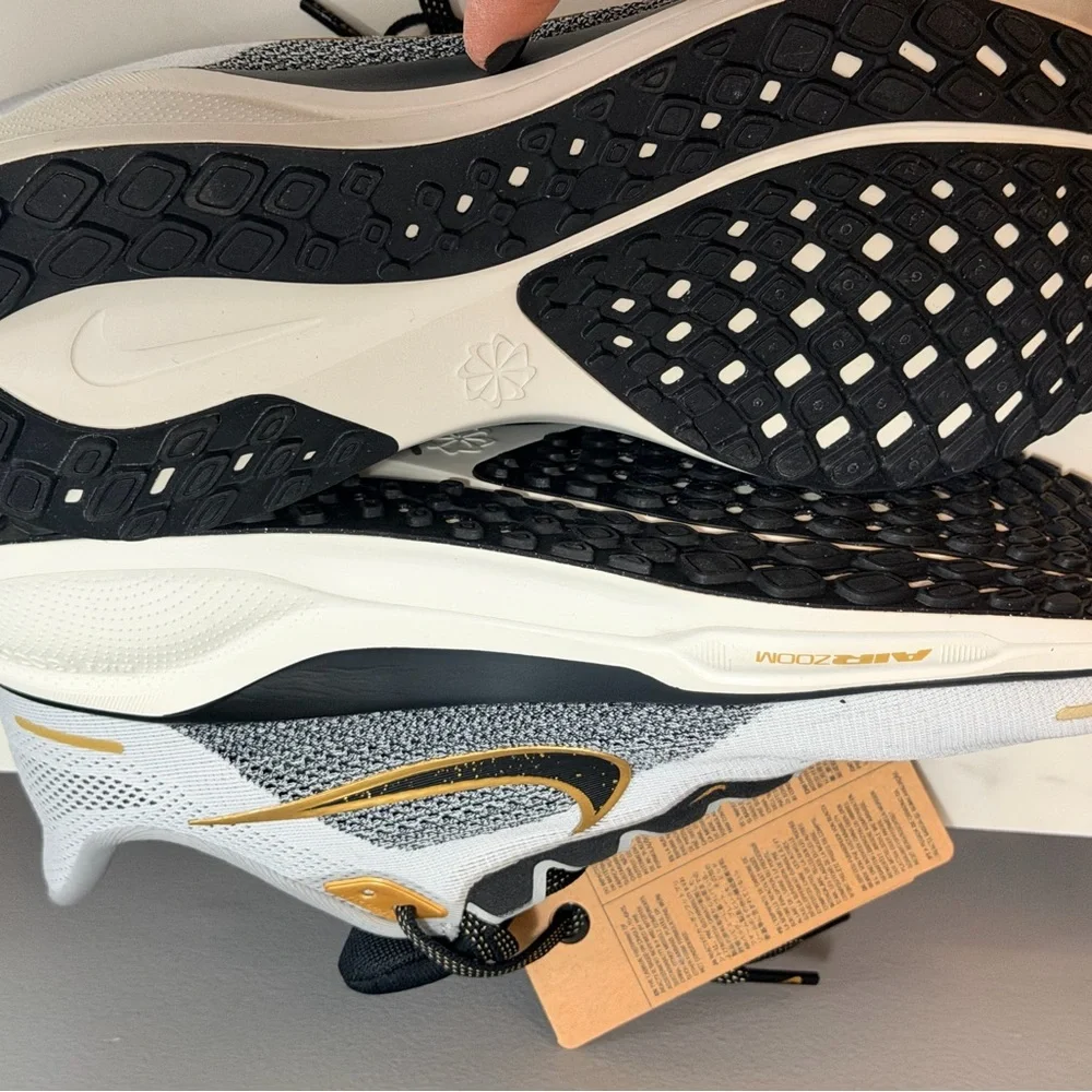 Nike men’s Peggaus 41 Air Zoom Size 8 White Black and gold NEW